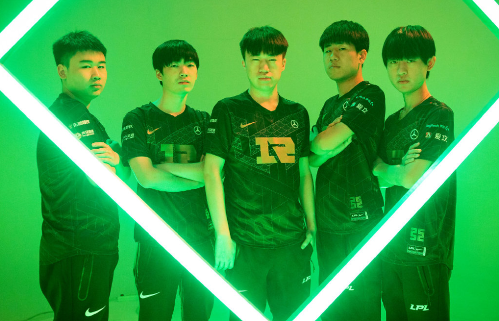 CLG险胜C9，Caps关键团战开团秒人宿命之战成都决赛之夜，技惊四座