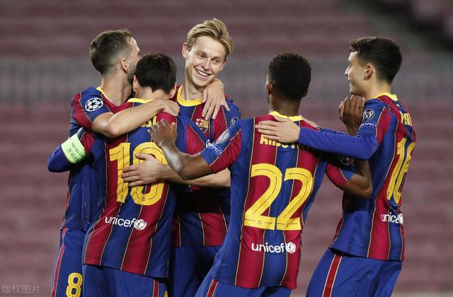 尤文鏖战那不勒斯，皮克带队取胜