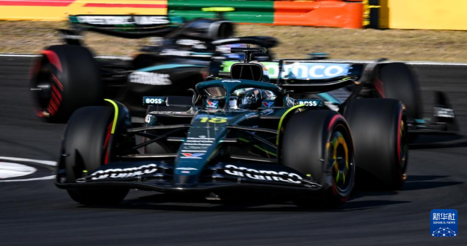开云体育中国-雷诺车队碾压红牛车队，汉密尔顿刷新纪录
