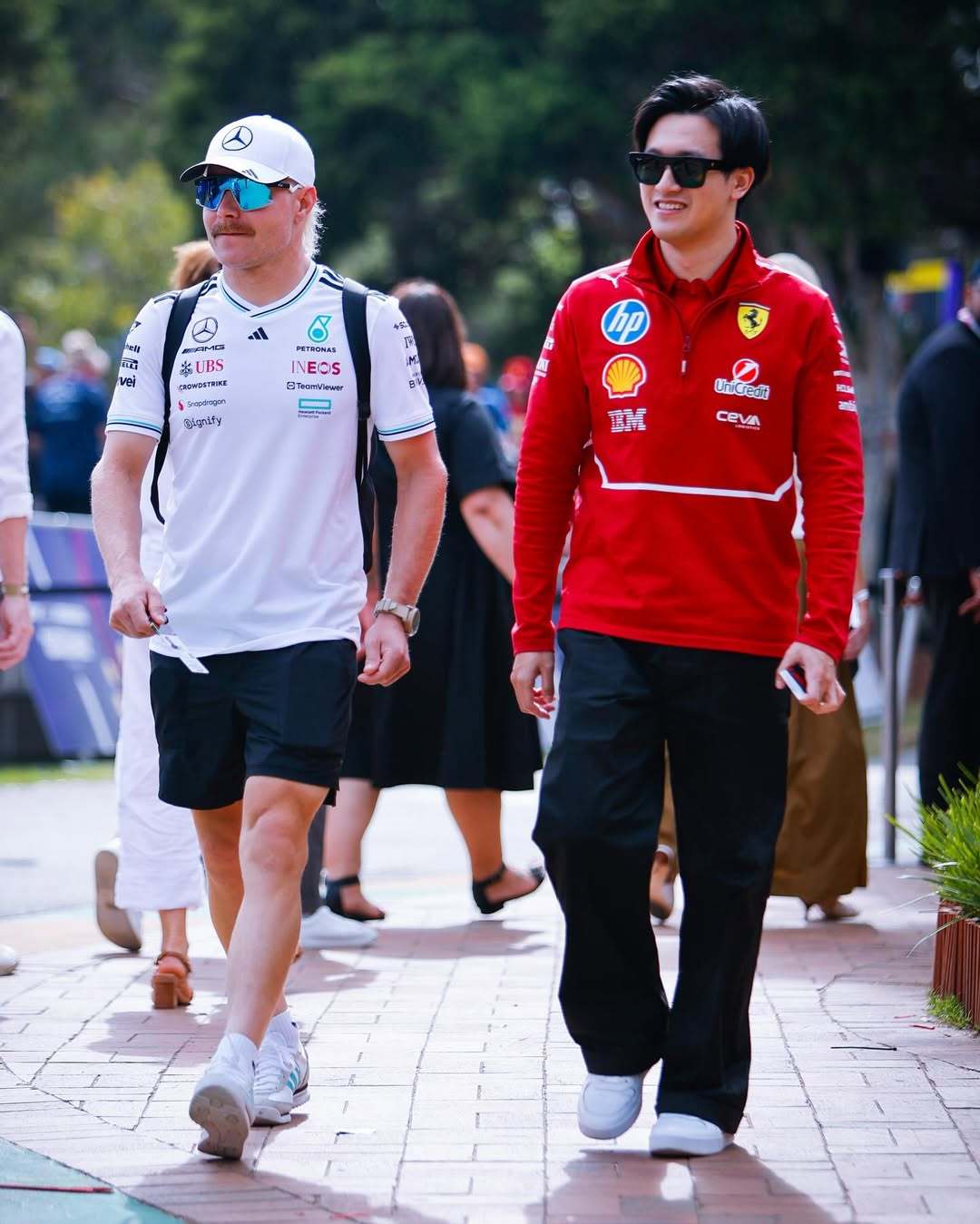 梅赛德斯力克红牛车队，周冠宇带队取胜