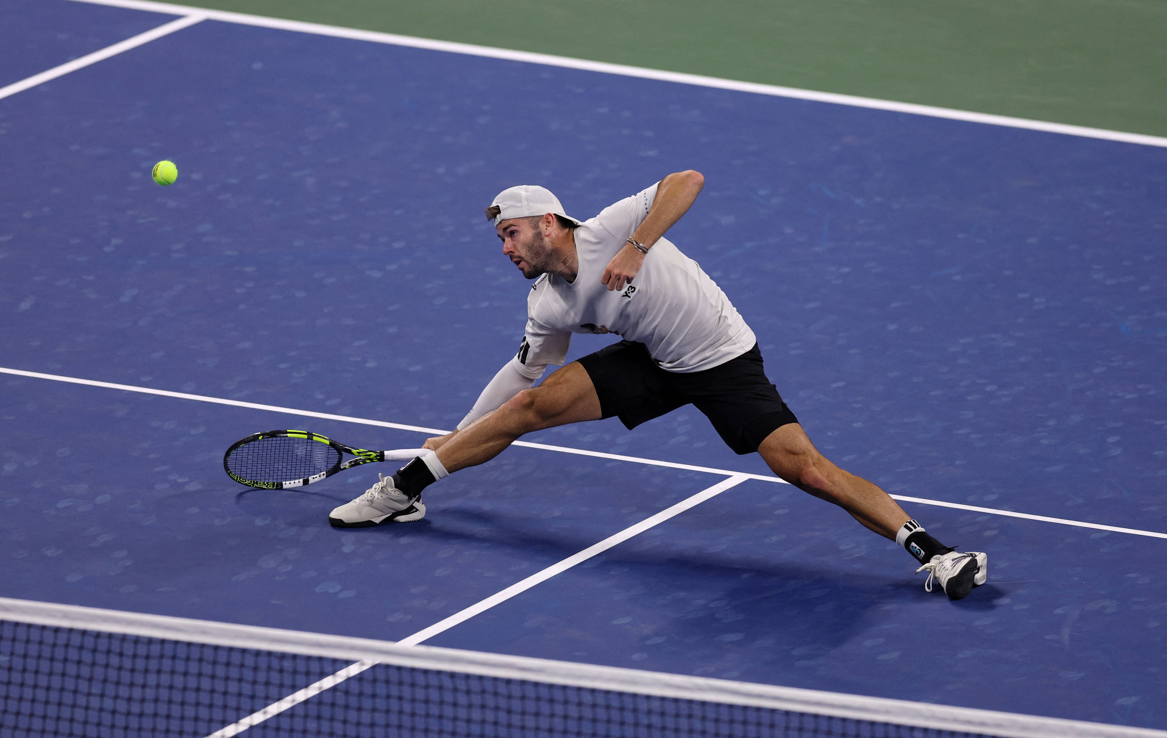 澳网力克美网，兹维列夫点燃赛场